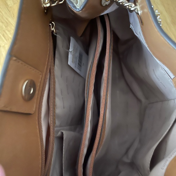 Michael Kors Jet Set Chain Large Shoulder Tote - Picture 3 of 5